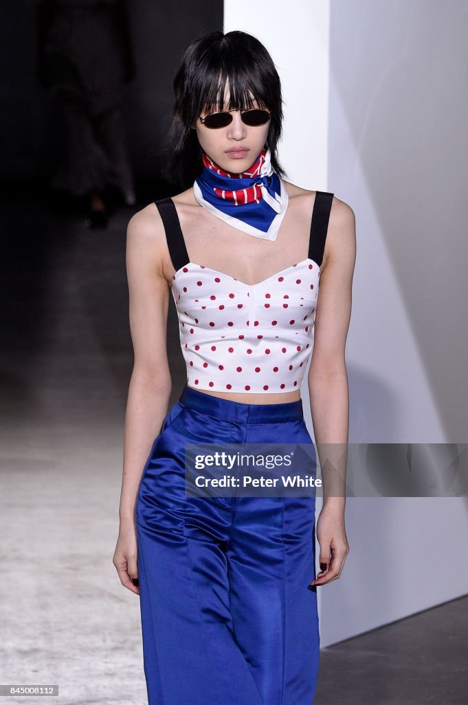 Self-Portrait - Runway - September 2017 - New York Fashion Week