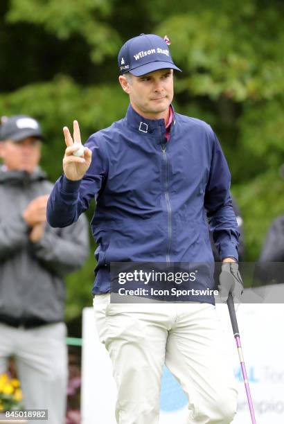 Kevin Streelman, of the United States, thanks the crowd after being introduced on one during the third round of the Dell Technologies Championship on...