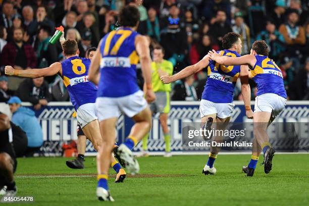 Luke Shuey of the Eagles celebrates with Jeremy McGovern of the Eagles after kicking the winning goal during the AFL First Elimination Final match...