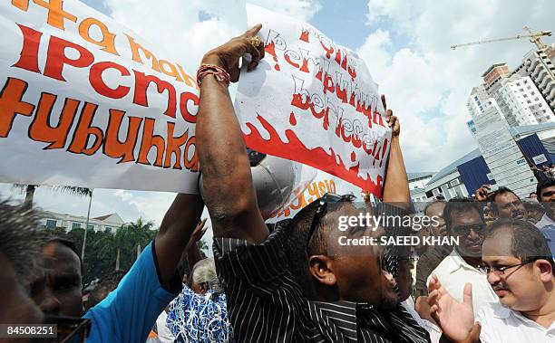 Ethnic Indians carrying placards shout anti-police slogans in front of a police station near Puchong outside Kuala Lumpur on January 28, 2009....
