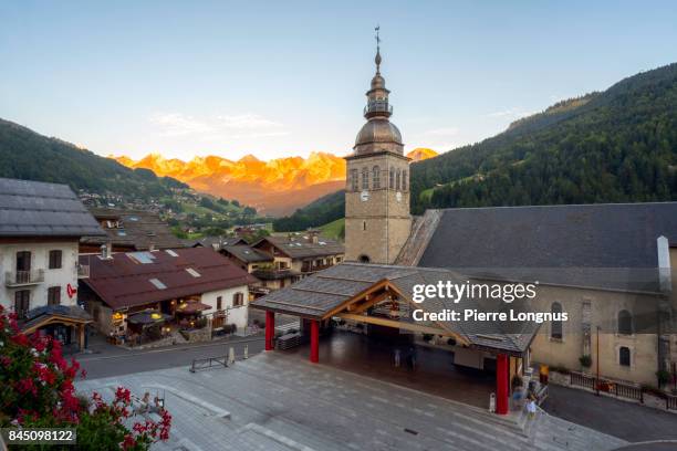 aravis mountain range at sunset from the village of le grand-bornand, haute savoie, france - le grand bornand stock pictures, royalty-free photos & images