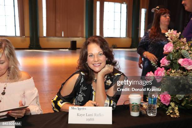Kaye Rago Kaye Hall Photos et images de collection - Getty Images