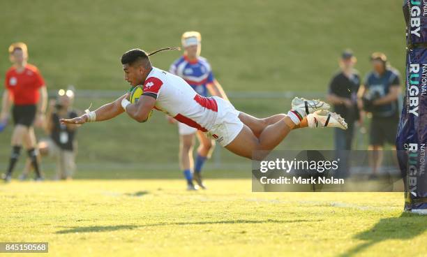 Latu Latunipulu of the Rays dives to score during the round two NRC match between the Rays and the Rams at Macquarie Uni on September 10, 2017 in...