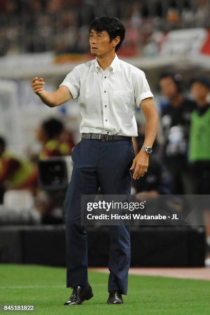 Head coach Akira Ito of Omiya Ardija looks on during the J.League J1 match between Kashima Antlers and Omiya Ardija at Kashima Soccer Stadium on...