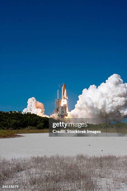 liftoff of space shuttle discovery - space-shuttle-discovery - fotografias e filmes do acervo