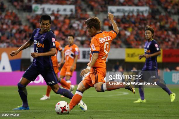 Ryohei Yamazaki of Albirex Niigata takes on Kazuhiko Chiba of Sanfrecce Hiroshima during the J.League J1 match between Albirex Niigata and Sanfrecce...