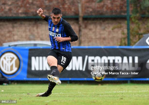 Matteo Rover of FC Internazionale in action during the Serie A Primavera match between FC Internazionale U19 and Udinese Calcio U19 at Centro di...