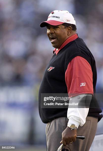 Dennis Green head coach for the Arizona Cardinals is not too happy about an offical's call in a game against the San Diego Chargers at Qualcomm...