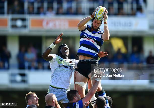 Luke Charteris of Bath claims the line out ahead of Maro Itoje of Saracens during the Aviva Premiership match between Bath Rugby and Saracens at...