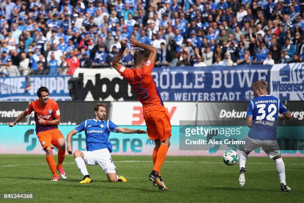 Robbie Kruse of Bochum scores his team's second goal during the Second Bundesliga match between SV Darmstadt 98 and VfL Bochum 1848 at Merck-Stadion...