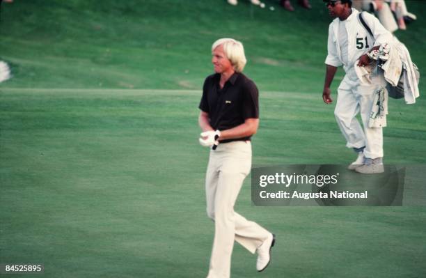 Greg Norman takes off his glove on the green during the 1981 Masters Tournament at Augusta National Golf Club on April 1981 in Augusta, Georgia.