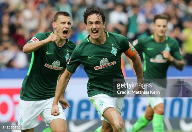 Thomas Delaney of Bremen jubilates with team mates after scoring the second goal during the Bundesliga match between Hertha BSC and SV Werder Bremen...
