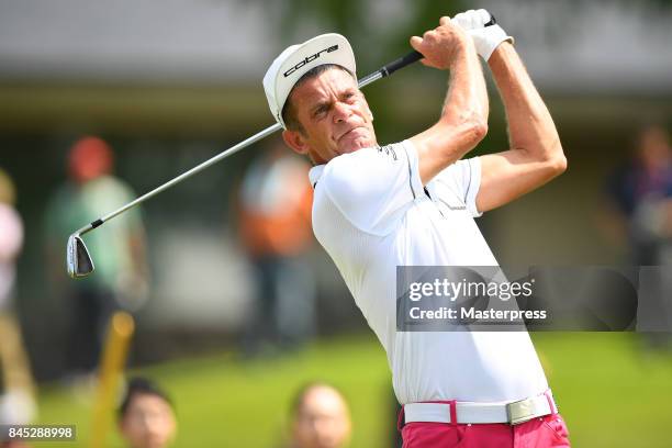 Jesper Parnevik of Sweden hits his tee shot on the 1st hole during the final round of the Japan Airlines Championship at Narita Golf Club-Accordia...