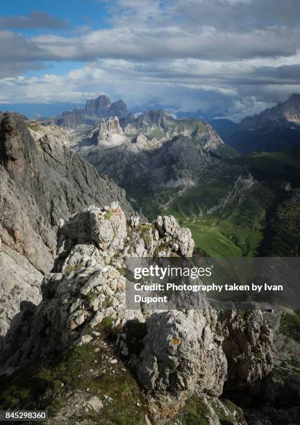 paysage des dolomites sur l'alta via 1 - dolomites italy stock pictures, royalty-free photos & images