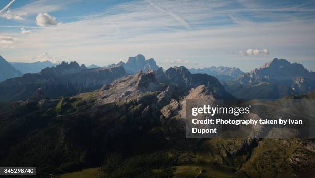 paysage des dolomites - paysage voyage stock pictures, royalty-free photos & images