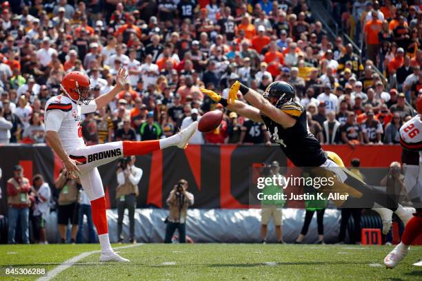 Tyler Matakevich of the Pittsburgh Steelers blocks the punt of Britton Colquitt of the Cleveland Browns in the first quarter at FirstEnergy Stadium...