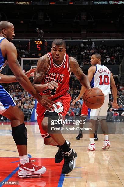 Tyrus Thomas of the Chicago Bulls drives to the basket against Brian Skinner of the Los Angeles Clippers at Staples Center January 28, 2009 in Los...