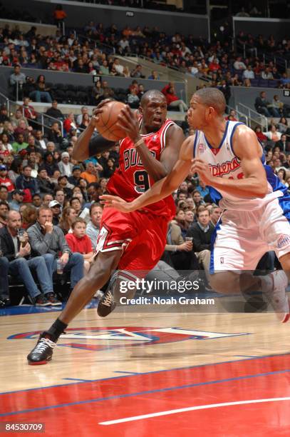 Luol Deng of the Chicago Bulls drives to the basket against Eric Gordon of the Los Angeles Clippers at Staples Center January 28, 2009 in Los...