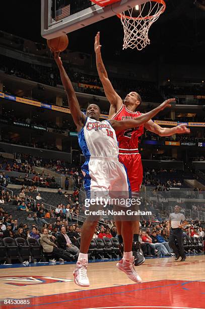 Al Thornton of the Los Angeles Clippers goes up for a shot against Thabo Sefolosha of the Chicago Bulls at Staples Center January 28, 2009 in Los...
