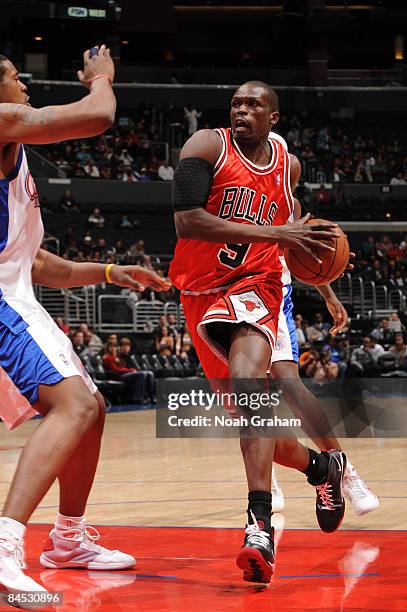 Luol Deng of the Chicago Bulls drives to the basket against DeAndre Jordan of the Los Angeles Clippers at Staples Center January 28, 2009 in Los...