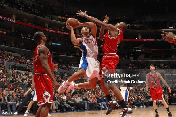 Eric Gordon of the Los Angeles Clippers has his shot challenged by Tyrus Thomas of the Chicago Bulls at Staples Center January 28, 2009 in Los...