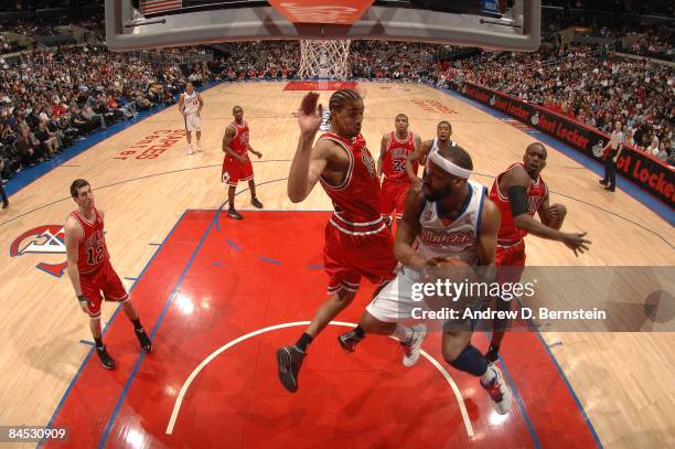 Baron Davis of the Los Angeles Clippers goes up to make a pass against Thabo Sefolosha of the Chicago Bulls at Staples Center on January 28, 2009 in...