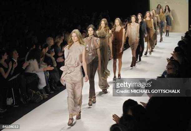 Models present fashion of the label Schumacher during a show of the Berlin Fashionweek on January 29, 2009 in Berlin. From January 28 to February 1...