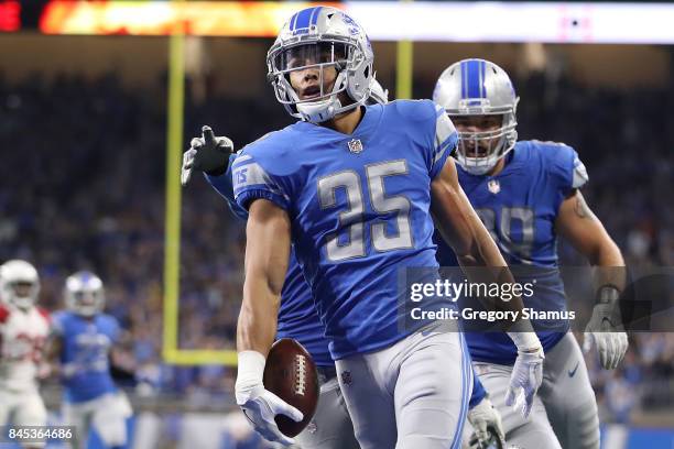 Miles Killebrew of the Detroit Lions runs the ball in for a touchdown in the second half against the Arizona Cardinals at Ford Field on September 10,...