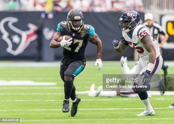 Jacksonville Jaguars running back Leonard Fournette rushes the ball on his way to a 100-yard game during the NFL game between the Jacksonville...