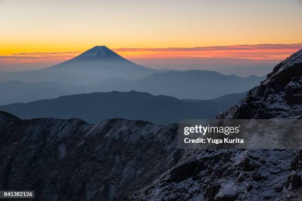 mt. fuji from mt. kitadake - minami alps foto e immagini stock