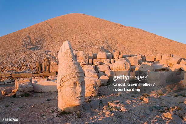 ancient carved stone heads of the gods, the god antiochus, nemrut dagi (nemrut dag), on the summit of mount nemrut, unesco world heritage site, anatolia, turkey, asia minor, eurasia - dag 2 fotografías e imágenes de stock