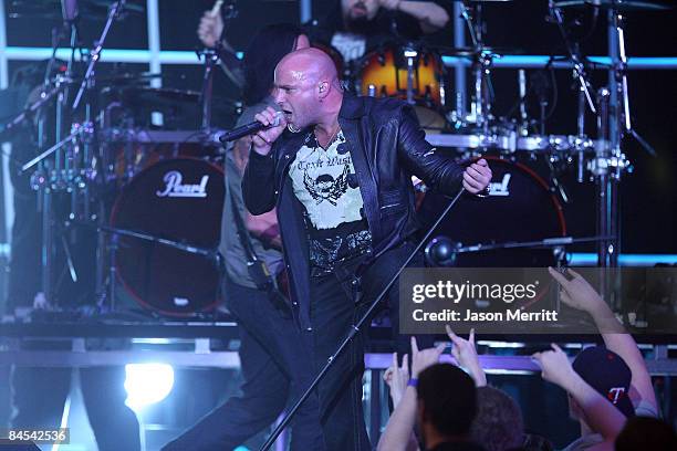 Disturbed Signer 1,611 Draiman Stock Photos, High-Res Pictures, and Images - Getty Images