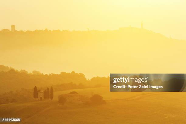landscape in tuscany, italy - capella di vitaleta stock pictures, royalty-free photos & images