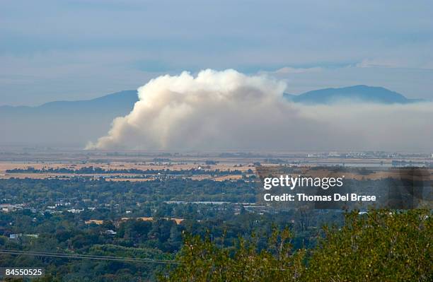 rice stubble burn off, butte county, northern sacr - sacramento stock pictures, royalty-free photos & images