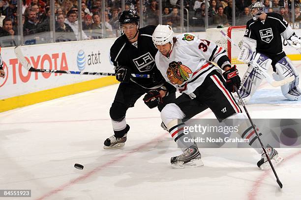 Adam Burish of the Chicago Blackhawks and Jarret Stoll of the Los Angeles Kings battle for the puck on January 29, 2009 at Staples Center in Los...