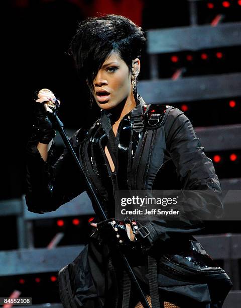 Rihanna performs at the VH1 Presents Pepsi Smash Super Bowl Bash at Ford Amphitheatre on January 29, 2009 in Tampa, Florida.