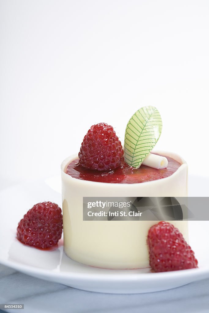 White chocolate raspberry cheesecake