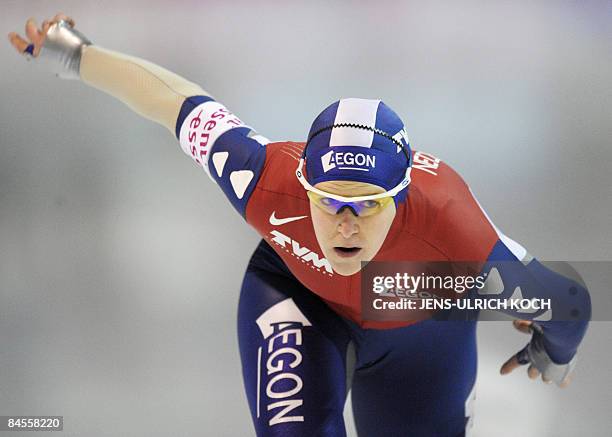 Dutch skater Ireen Wuest competes to place 3rd in the woman's 1500m race at the ISU Speed Skating World Cup on January 30, 2009 in the eastern German...