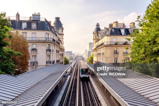 paris metro at passy station - subway train fotografías e imágenes de stock