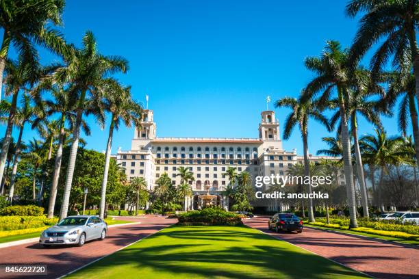 historisches hotel the breakers, luxus-resort in palm beach, florida, usa - palm beach stock-fotos und bilder