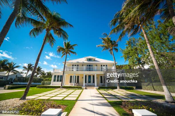 luxury houses in palm beach, florida, usa - palm beach florida stock pictures, royalty-free photos & images