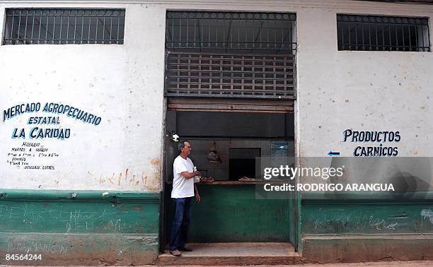 Man waits in a butcher' s shop in Havana, on January 30, 2009. AFP PHOTO/ Rodrigo ARANGUA