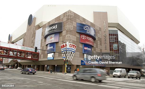 225,853 Target Center Minneapolis Stock Photos, High-Res Pictures, and ...