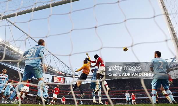 Goalkeeper Rushing Out 667 Goalkeeper Robert Green Stock Photos, High-Res Pictures, and Images ...
