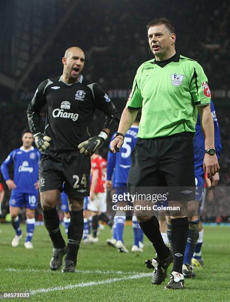 Tim Howard of Everton argues with referee Mark Halsey after his side gave away a penalty during the Barclays Premier League match between Manchester...