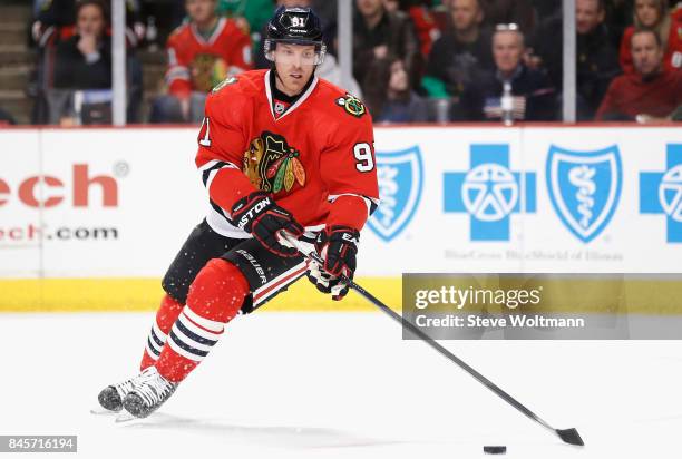 Brad Richards of the Chicago Blackhawks plays in the game against the New York Islanders at the United Center on March 17, 2015 in Chicago, Illinois.
