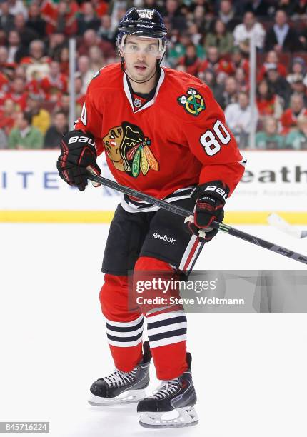 Antoine Vermette of the Chicago Blackhawks plays in the game against the New York Islanders at the United Center on March 17, 2015 in Chicago,...