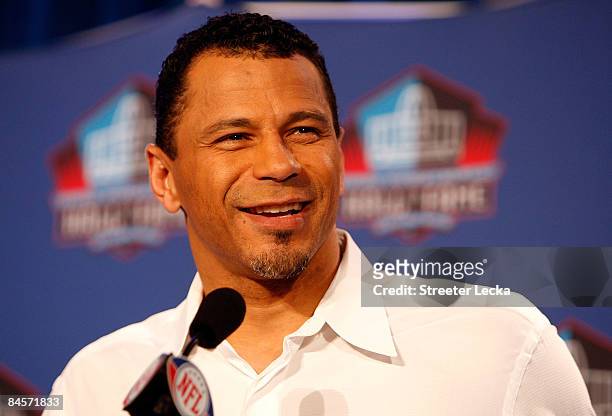 Rod Woodson answers questions from the media during the The Pro Football Hall of Fame Class of 2009 press conference at the Tampa Convention Center...