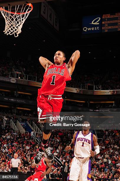 Derrick Rose of the Chicago Bulls dunks against the Phoenix Suns in an NBA game played on January 31 at U.S. Airway Center in Phoenix, Arizona. NOTE...