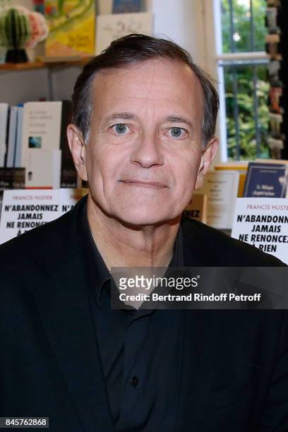 Francis Huster signs his Book "N'abandonnez jamais, ne renoncez a rien" at the Bookstore of the Theatre du Rond-Point on September 11, 2017 in Paris,...